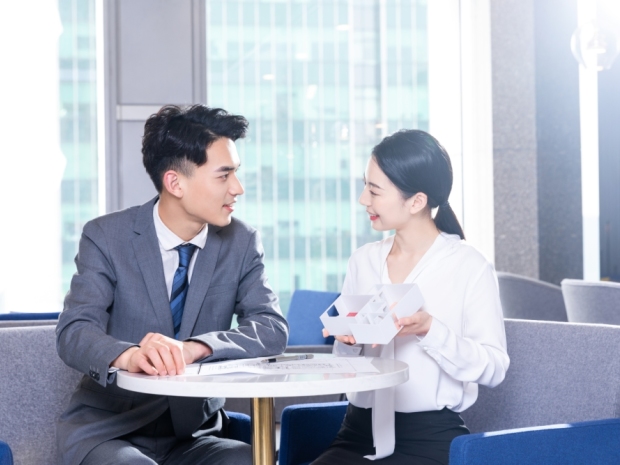 深圳楼市冷暖:房产中介收入减半,房价走势将如何变化?